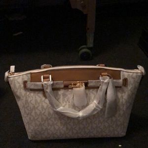 Michael Kors Hamilton traveler lg zip Satchel